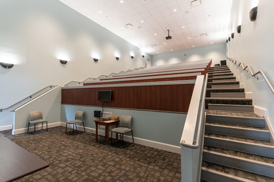 More Photos Of 301 S Main St, Salisbury Light Manufacturing For Lease