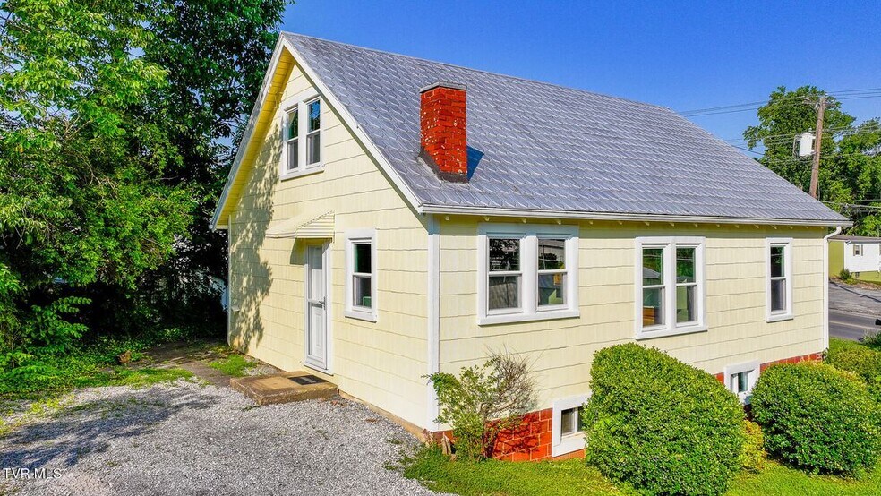 More Photos Of 457 E Bernard Ave, Greeneville General Retail For Sale