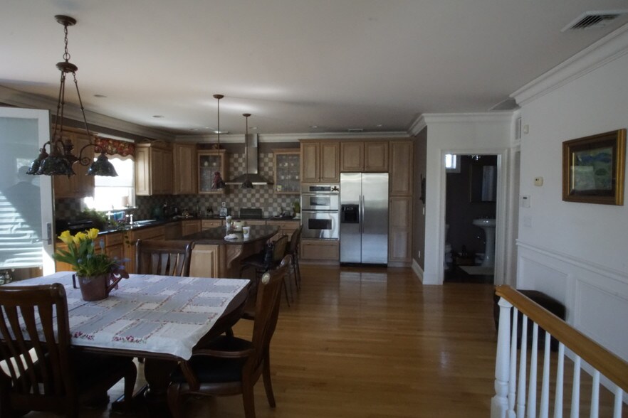 More Photos Of 584 Middle Rd, Bayport Storefront Retail Residential For Sale