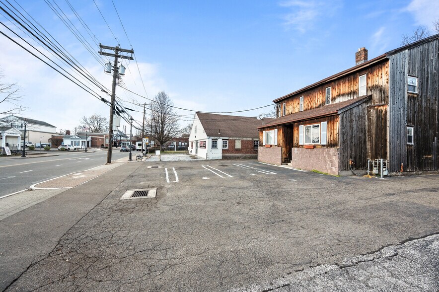 More Photos Of 547 Naugatuck Ave, Milford Apartments For Sale