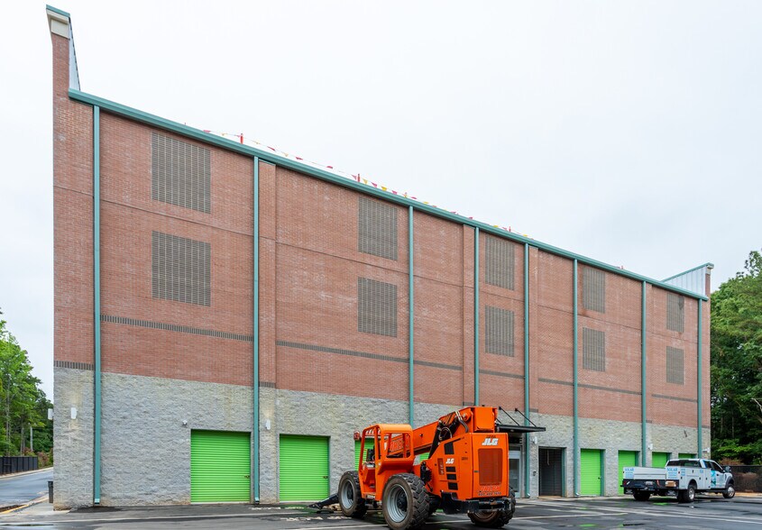More Photos Of 1309 New Hill Rd, Holly Springs Self Storage For Lease