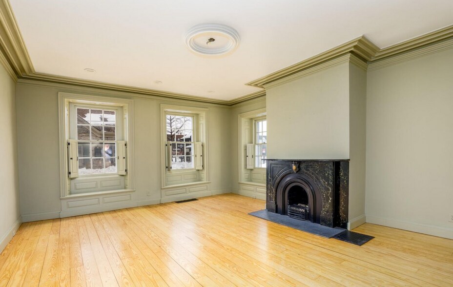 More Photos Of 43 Crown St, Kingston Office For Lease