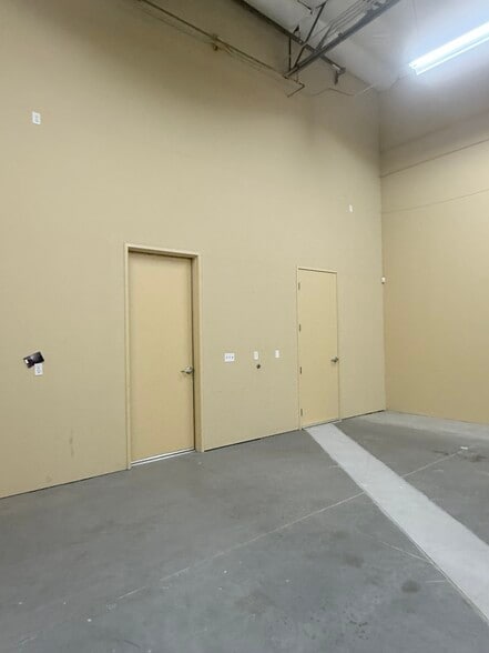 More Photos Of 45090 Golf Center Pky, Indio Warehouse For Sale