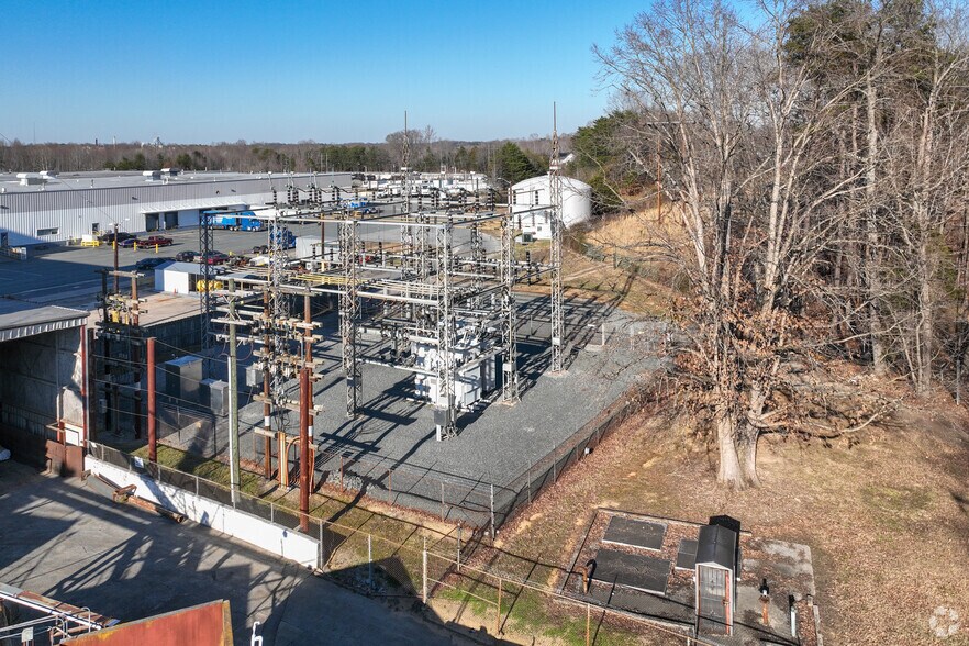 More Photos Of 90 Piedmont Industrial Dr, Winston-Salem Warehouse For Sale