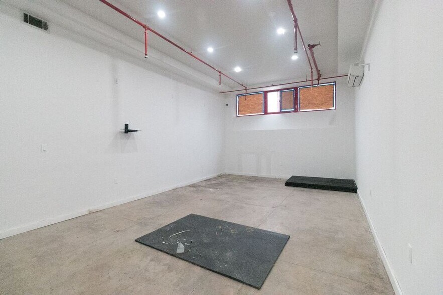 More Photos Of 78-92 Kingsland Ave, Brooklyn Flex For Sale