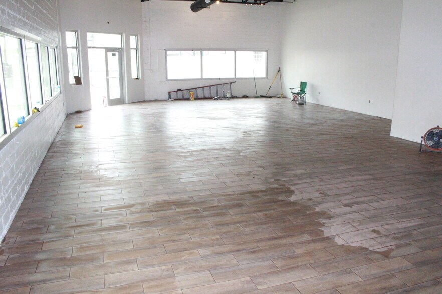 More Photos Of 302 W Defee Ave, Baytown Specialty For Sale