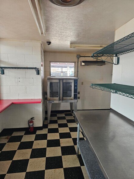 More Photos Of 178 Lakeway Dr, Russell Springs Restaurant For Sale