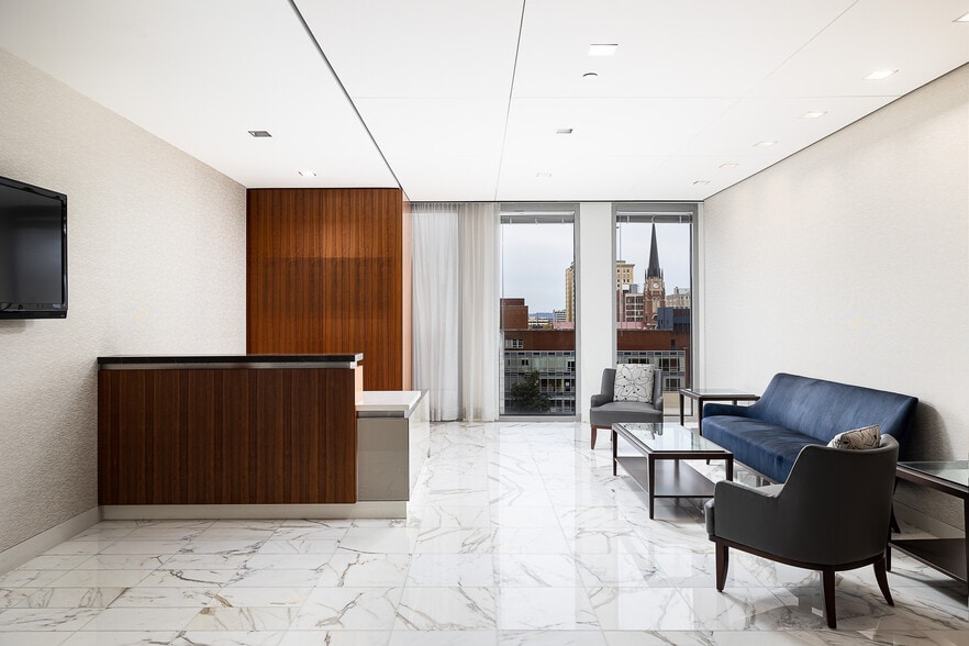 More Photos Of 400 W Market St, Louisville Office For Lease