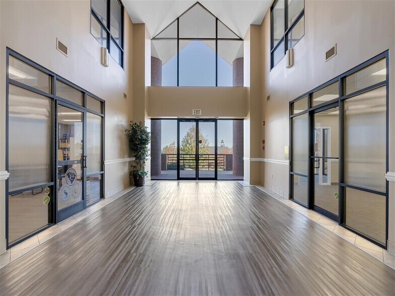 More Photos Of 330 Pelham Rd, Greenville Medical For Lease