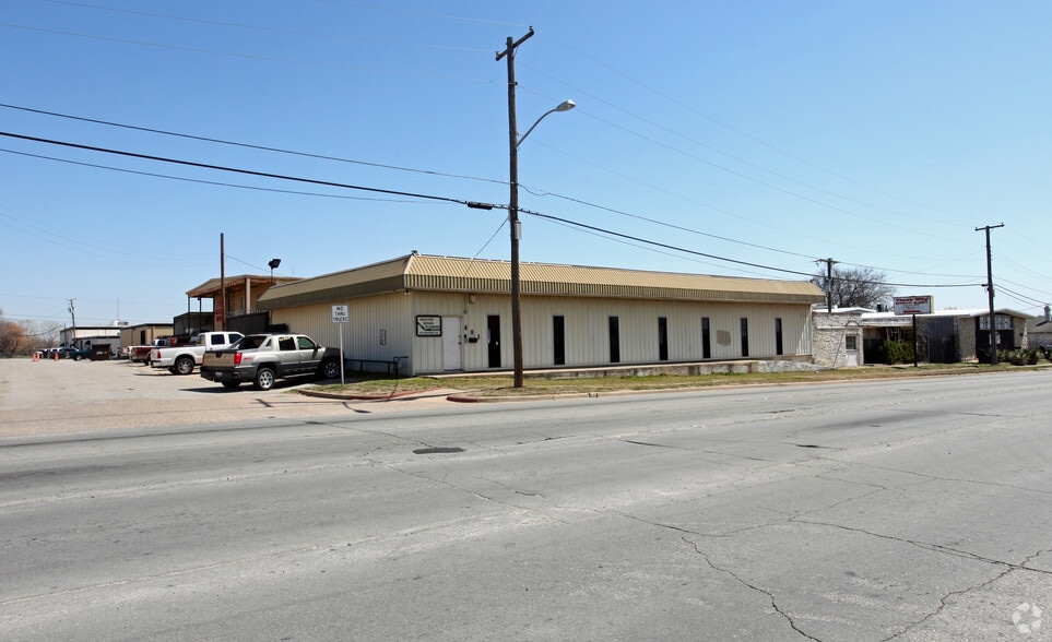 Primary Photo Of 601 Riverside Dr, Fort Worth Freestanding For Sale