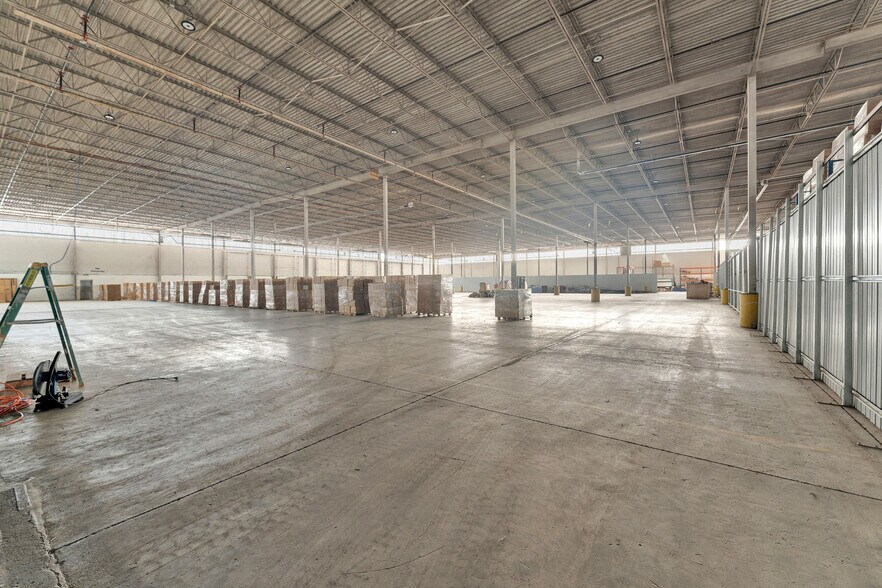 More Photos Of 3324 Marentette Av, Windsor Warehouse For Lease