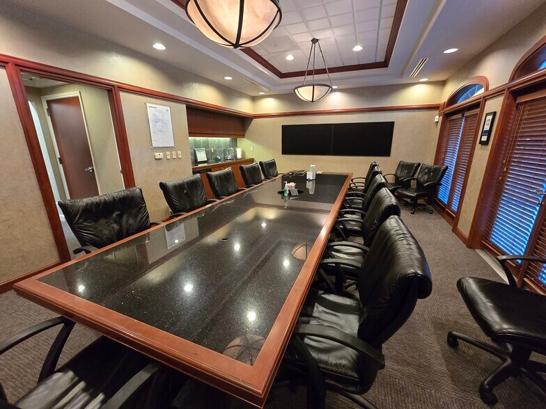 More Photos Of 465 Warren Ave, Longwood Office For Lease