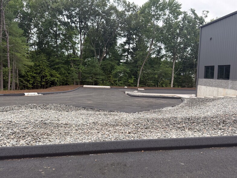 More Photos Of 135 Business Drive park, Bristol Industrial For Lease