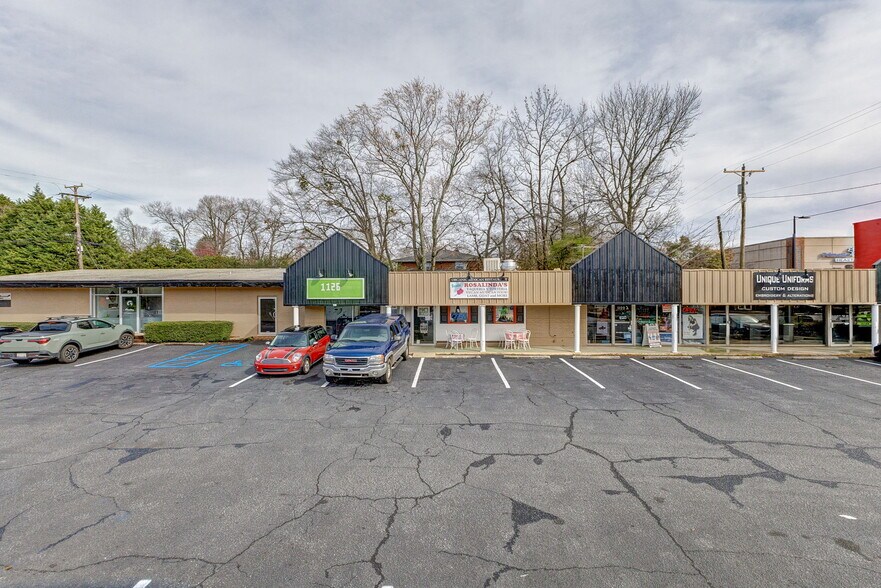 More Photos Of 1122-1126 N Pleasantburg Dr, Greenville Freestanding For Lease