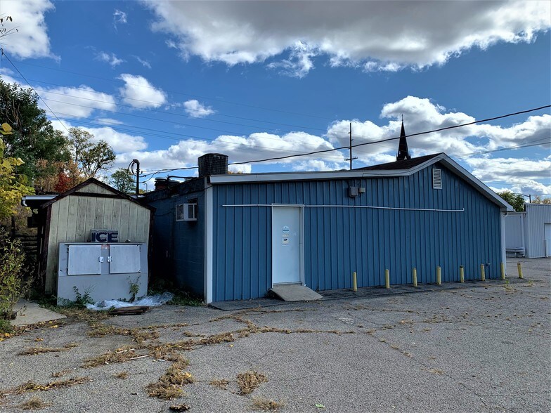 More Photos Of 917 Western Ave, Connersville Bar For Sale