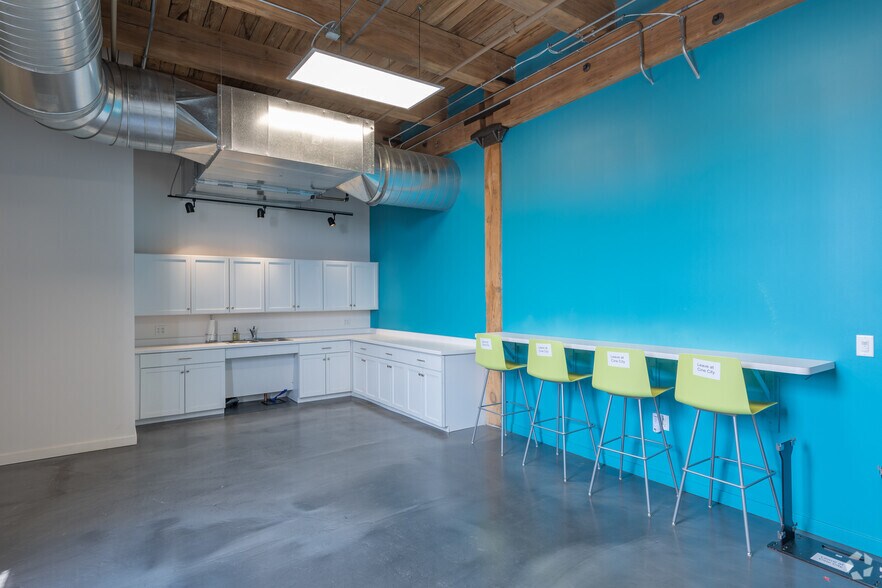 More Photos Of 1414 S Western Ave, Chicago Manufacturing For Lease