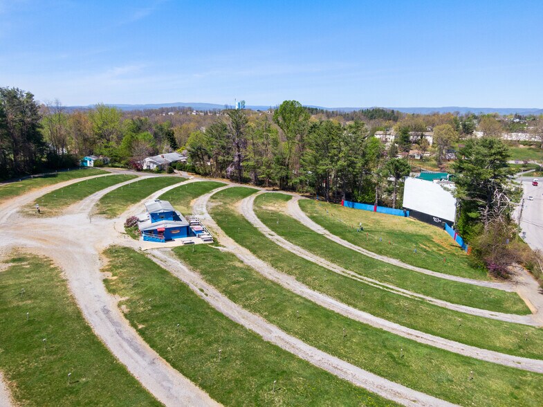 More Photos Of 275 Starlight Dr, Christiansburg Theater Concert Hall For Sale