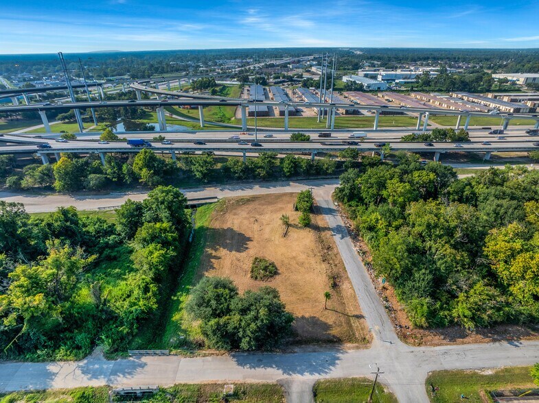 More Photos Of 5939 Albert Dr, Humble Light Distribution For Sale