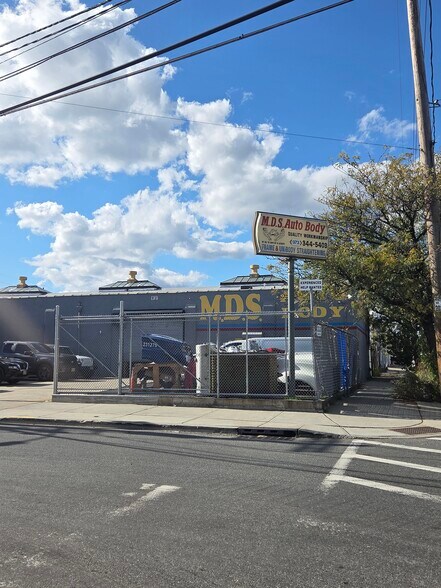More Photos Of 369 Thomas St, Newark Auto Repair For Sale