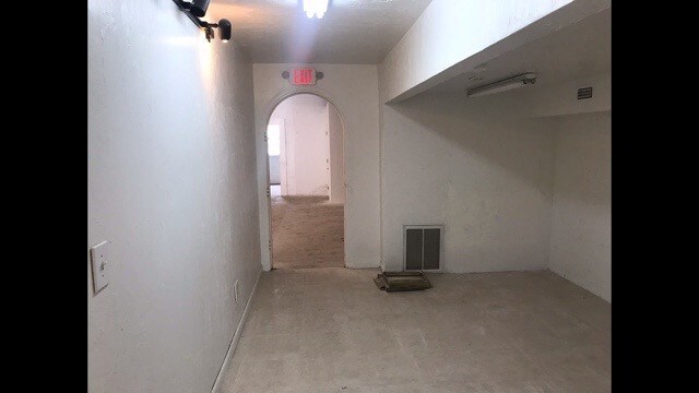 More Photos Of 2764-2778 N Dixie Hwy, Wilton Manors Warehouse For Lease