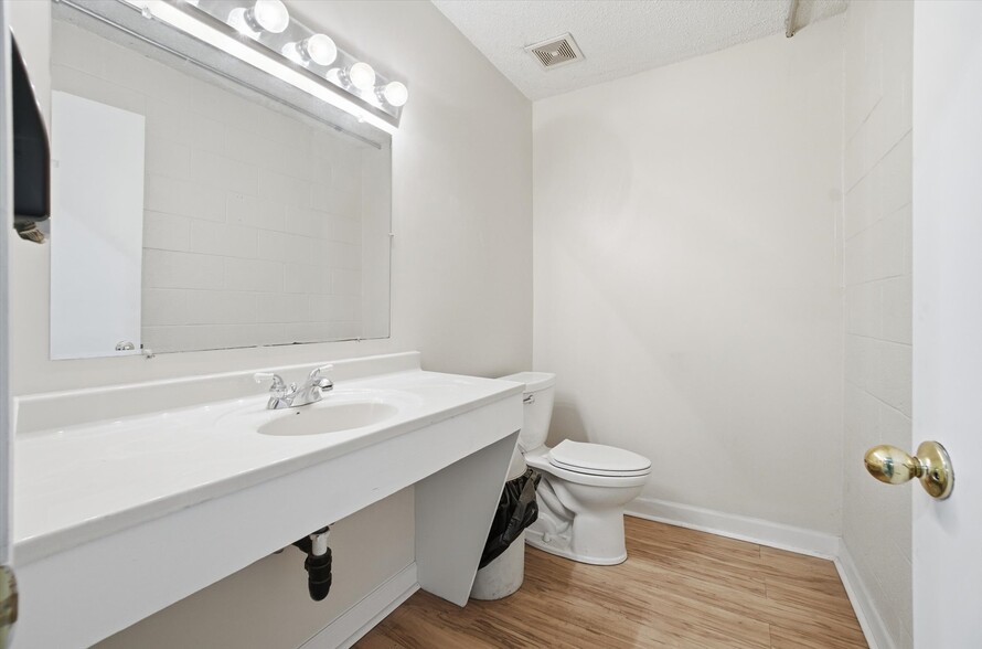 More Photos Of 20620 Burl Ct, Joliet Warehouse For Sale