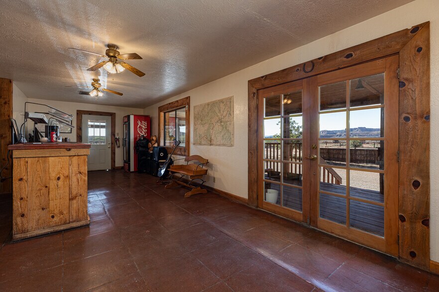 More Photos Of 2040 Long Rd Cyn, Kanab Freestanding For Sale