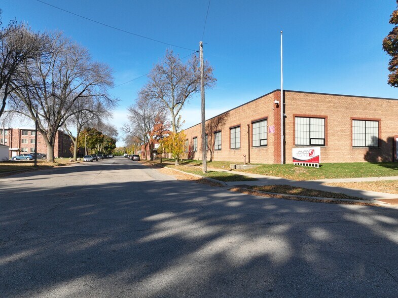 More Photos Of 5425-5435 N 27th St, Milwaukee Unknown For Lease
