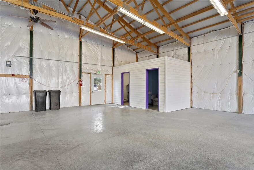 More Photos Of 1902 Avenue C, Cheyenne Self Storage For Lease