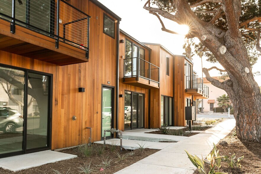 More Photos Of 221 W G St, Encinitas Apartments For Sale
