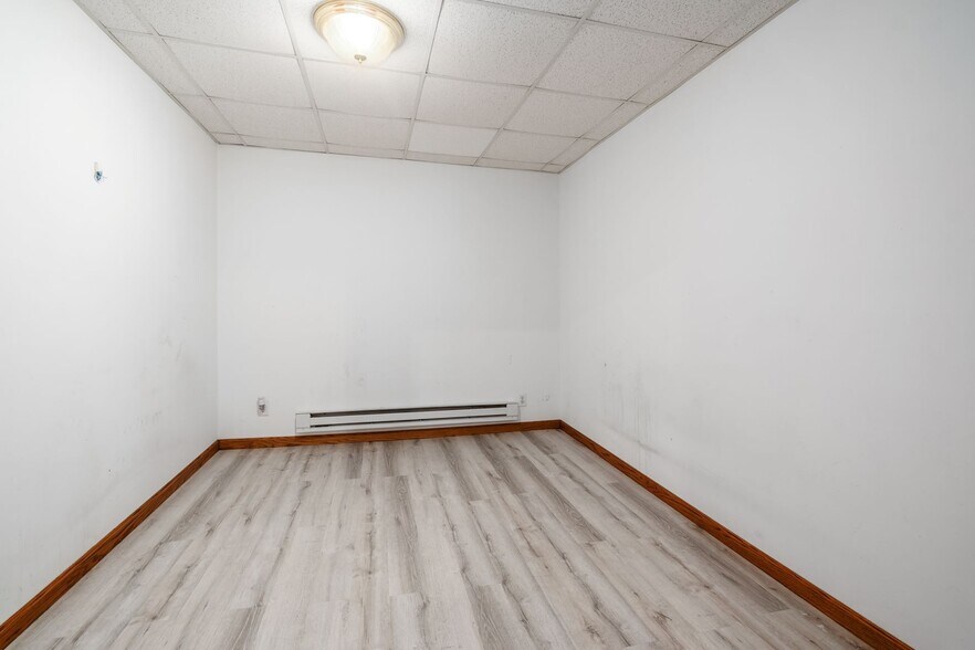 More Photos Of 10 S Park St, Mansfield Storefront Retail Residential For Sale