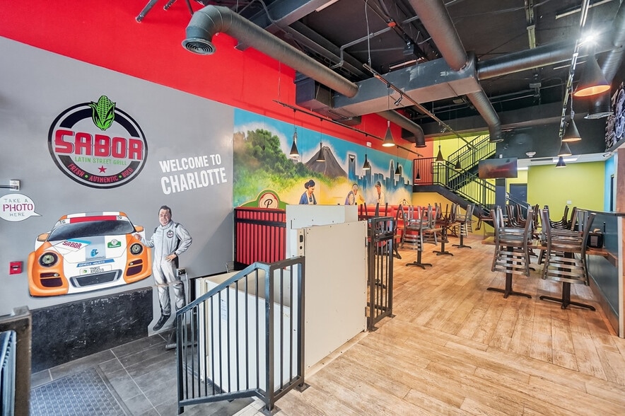 More Photos Of 300-314 N College St, Charlotte General Retail For Lease