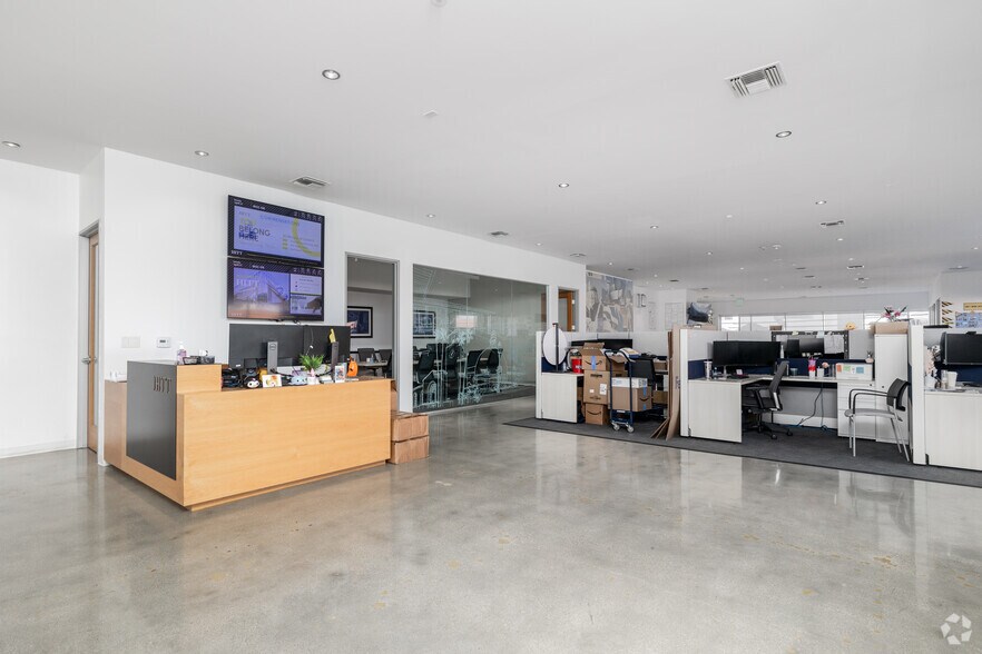 More Photos Of 3733 Motor Ave, Los Angeles Office For Lease