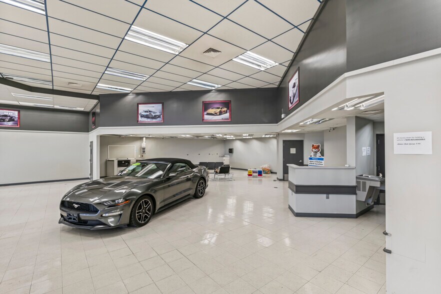 More Photos Of 520 E Trade St, Dallas Auto Dealership For Sale
