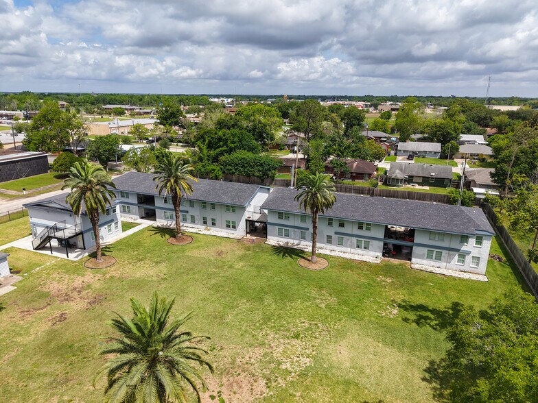 More Photos Of 1208 N Chenango St, Angleton Apartments For Sale