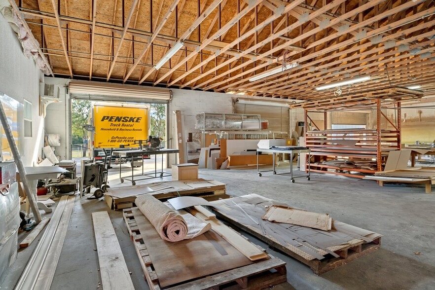 More Photos Of 9926 Denton Ave, Hudson Warehouse For Lease