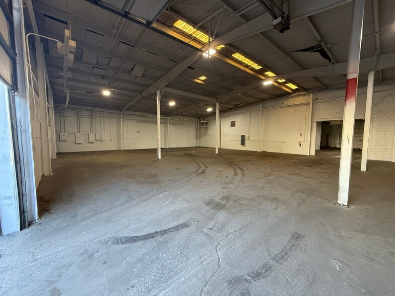 More Photos Of 2160 Fletcher Ave, Indianapolis Warehouse For Lease