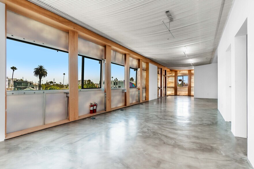 More Photos Of 2434 Lincoln Blvd, Venice Loft Creative Space For Sale