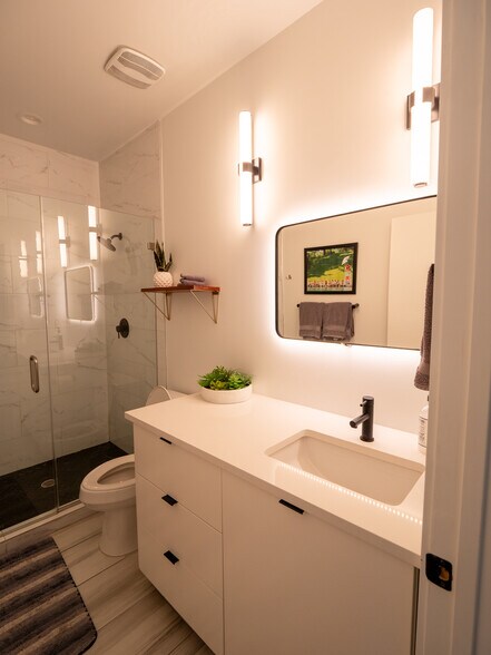 More Photos Of 2208 Lake Austin Blvd, Austin Office Residential For Sale