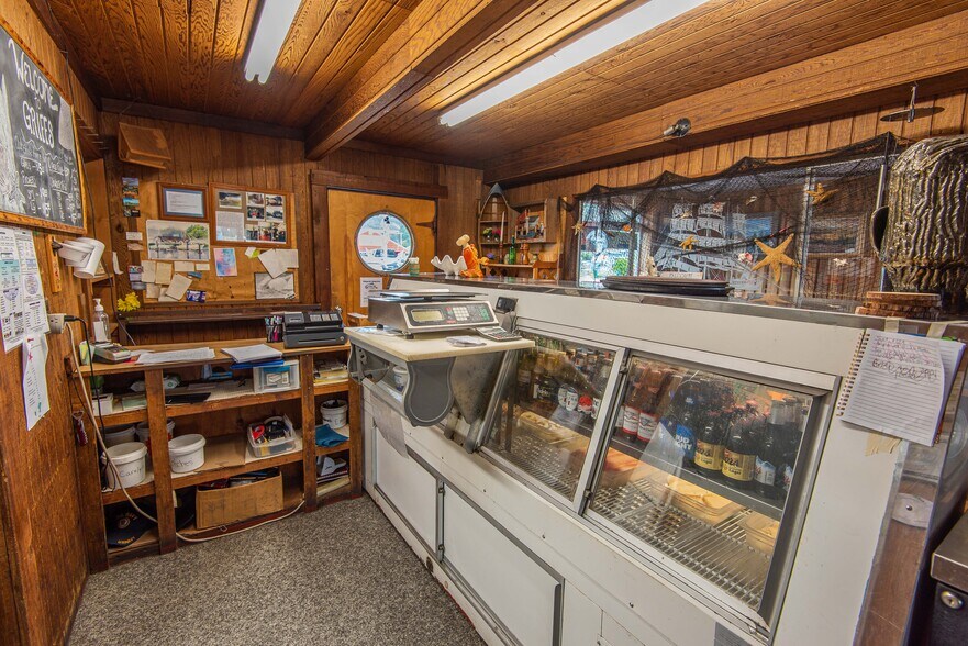 More Photos Of 142 Bay Front Loop, Winchester Bay General Retail For Sale