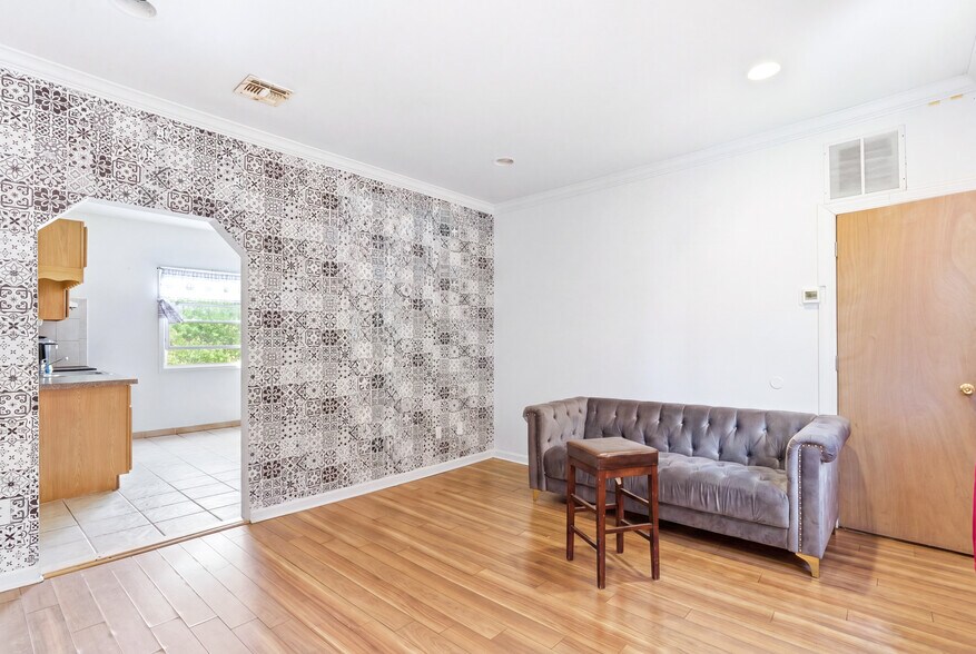 More Photos Of 99 Pulaski St, Newark Apartments For Sale