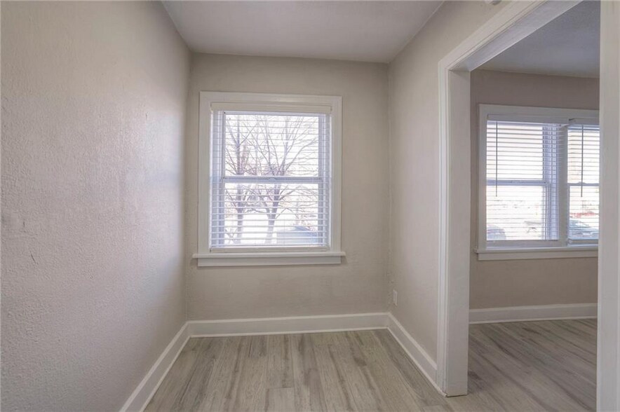 More Photos Of 109 E 40th St, Kansas City Apartments For Sale