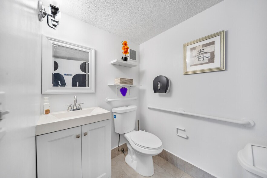 More Photos Of 2945 SW 8th St, Miami Medical For Sale