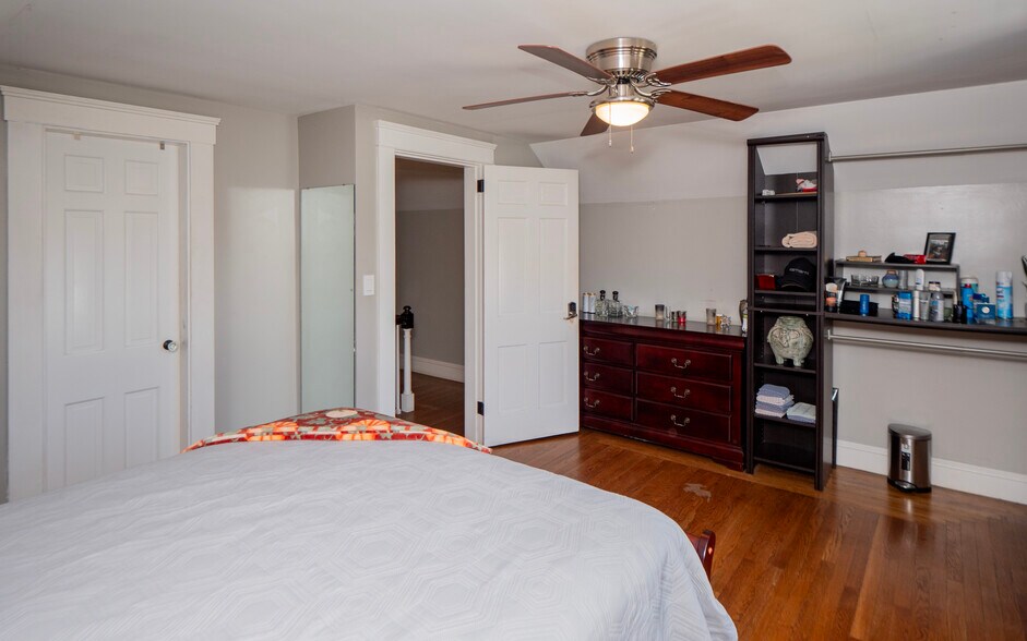 More Photos Of 999 Aquidneck Ave, Middletown Flex For Sale