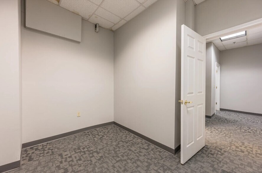 More Photos Of 531-545 Main St, Worcester Office For Sale