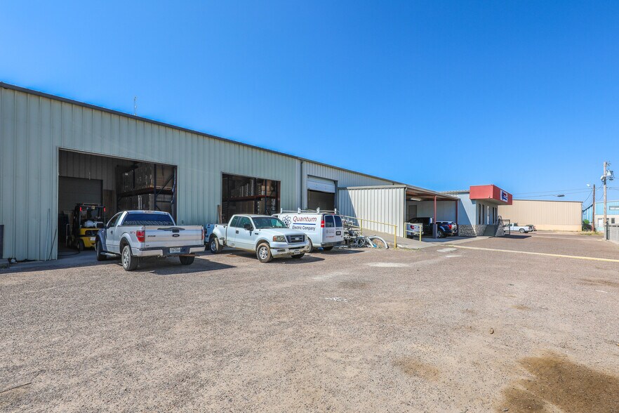 More Photos Of 5809 East Dr, Laredo Warehouse For Sale