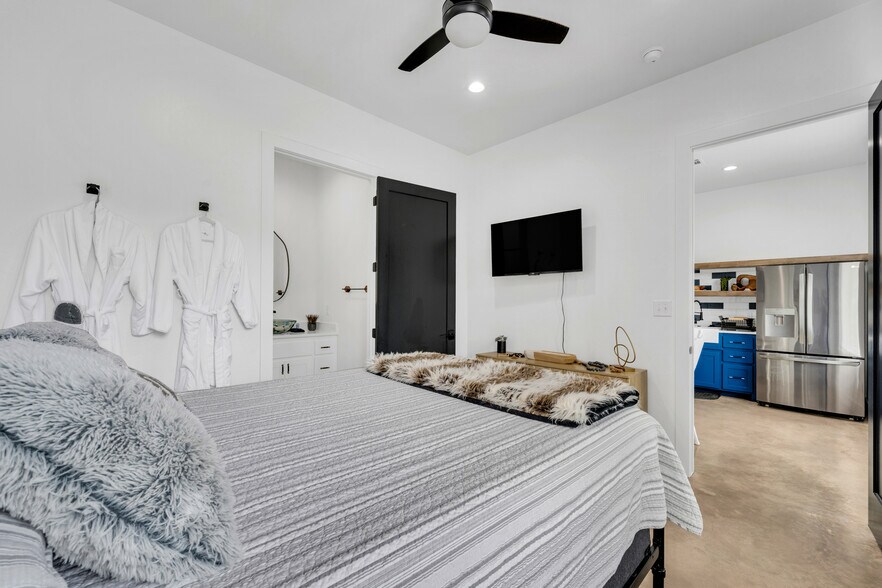 More Photos Of 115 Sheridan North St, Medicine Park Multifamily For Sale