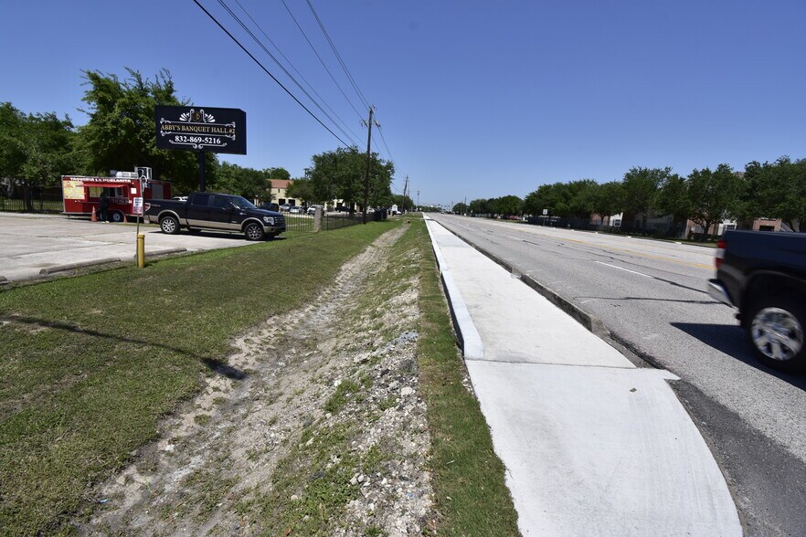 More Photos Of 550 FM 1959 Rd, Houston General Retail For Sale