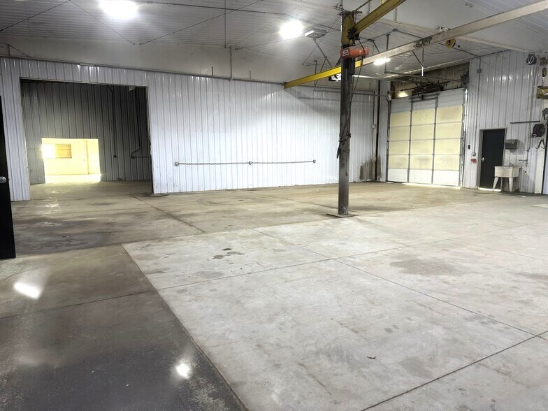 More Photos Of 1015 W Woodside St, Mcpherson Industrial For Sale