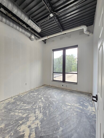 More Photos Of 701 Mutual Ct, Raleigh Office For Lease