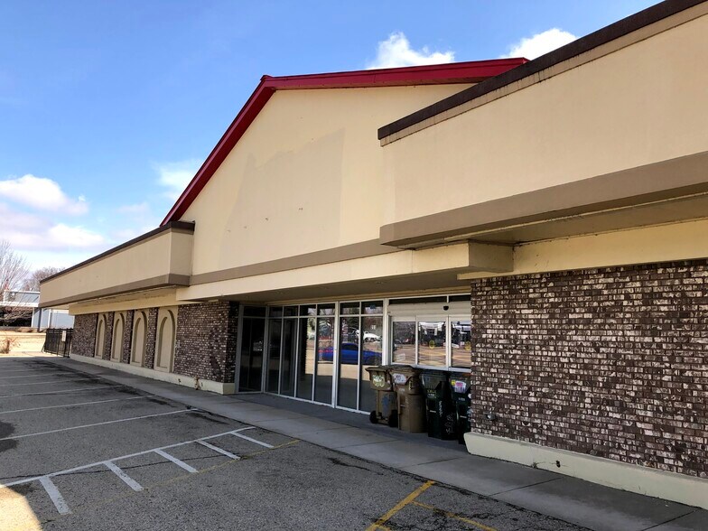 More Photos Of 195-209 Cottage Grove Rd, Madison Storefront For Lease